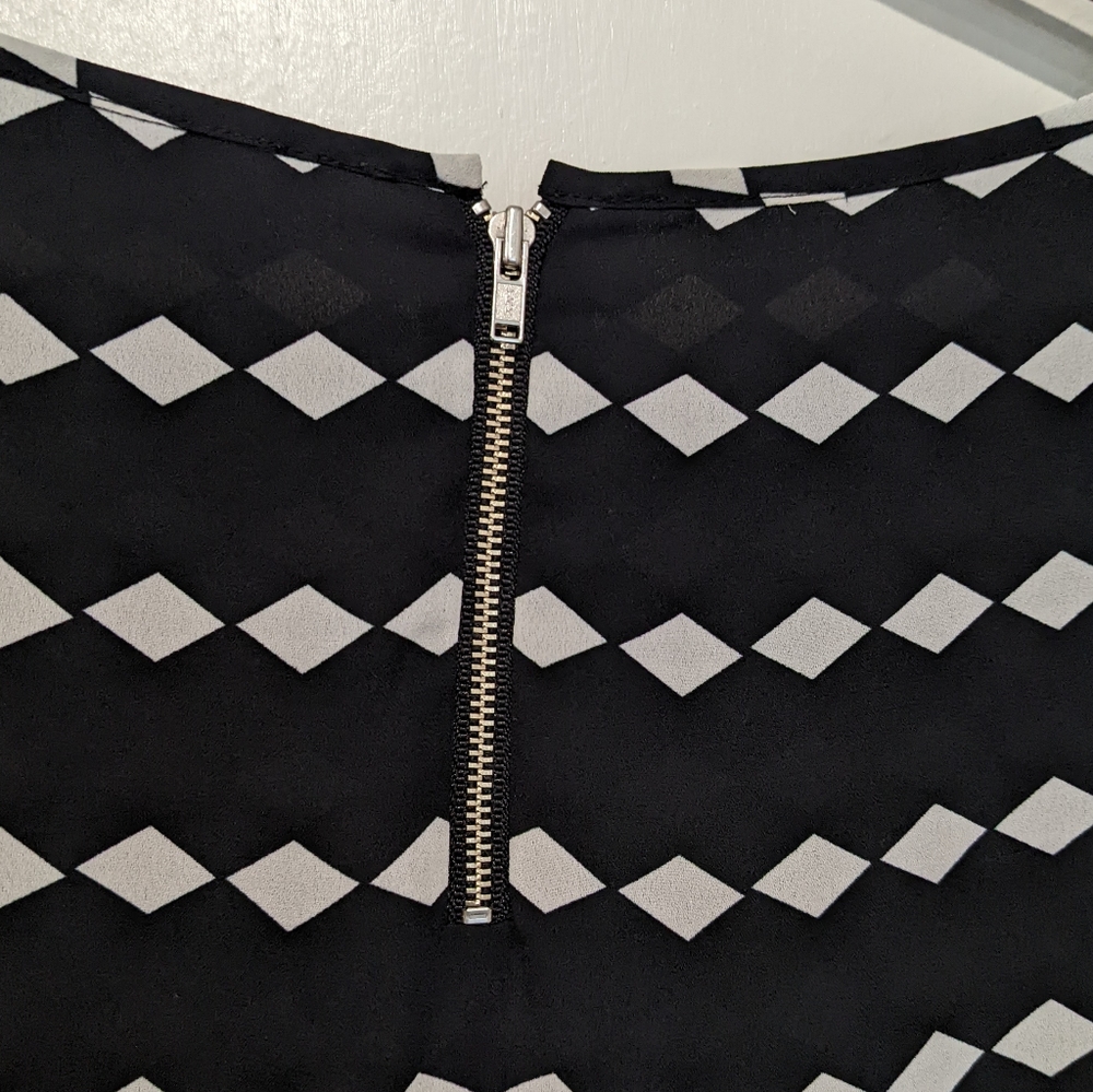 The Limited Patterned Top - Picture 3 of 7
